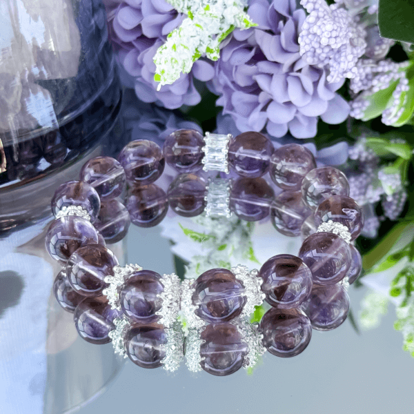 Lavender Amethyst crystal bead bracelet close-up