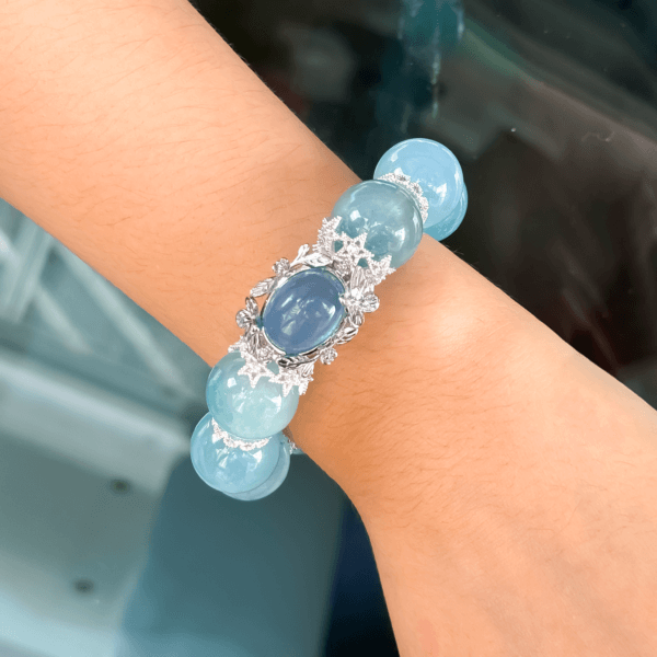 Aquamarine crystal bead bracelet on wrist