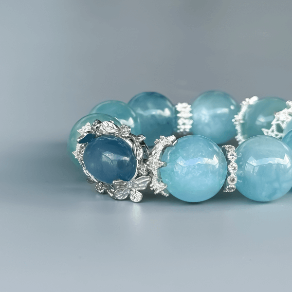 Aquamarine crystal bracelet with silver centerpiece