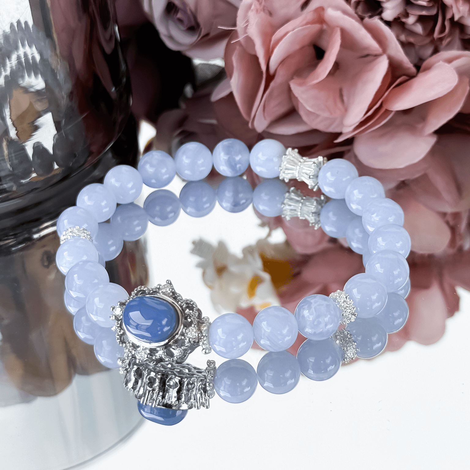Luxurious aquamarine bead bracelet with gemstone accent
