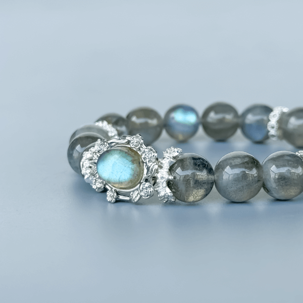 Labradorite Bead Bracelet with Decorative Centerpiece