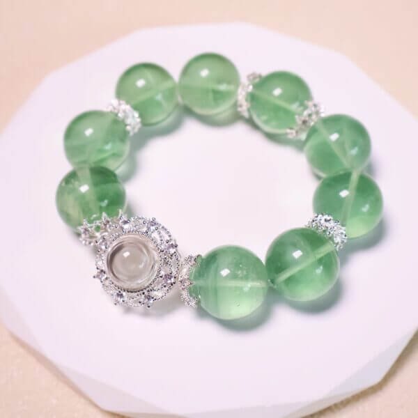 Close-Up of Green Fluorite Bracelet’s Silver Centerpiece