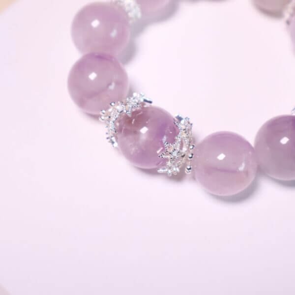 Lavender Amethyst Crystal Bead Bracelet – Elegant Natural Design