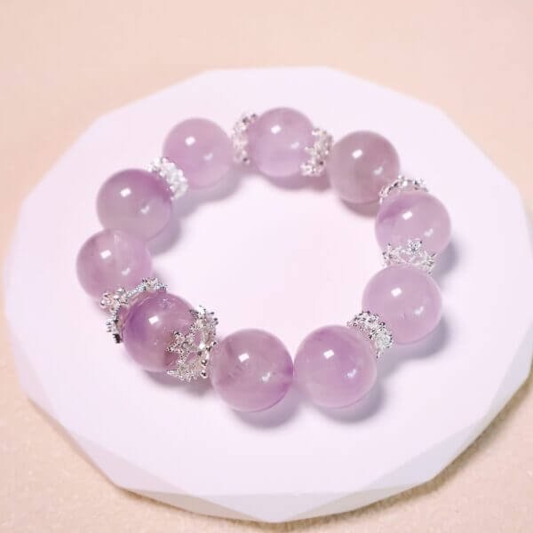 Lavender Amethyst Crystal Bead Bracelet – Elegant Natural Design